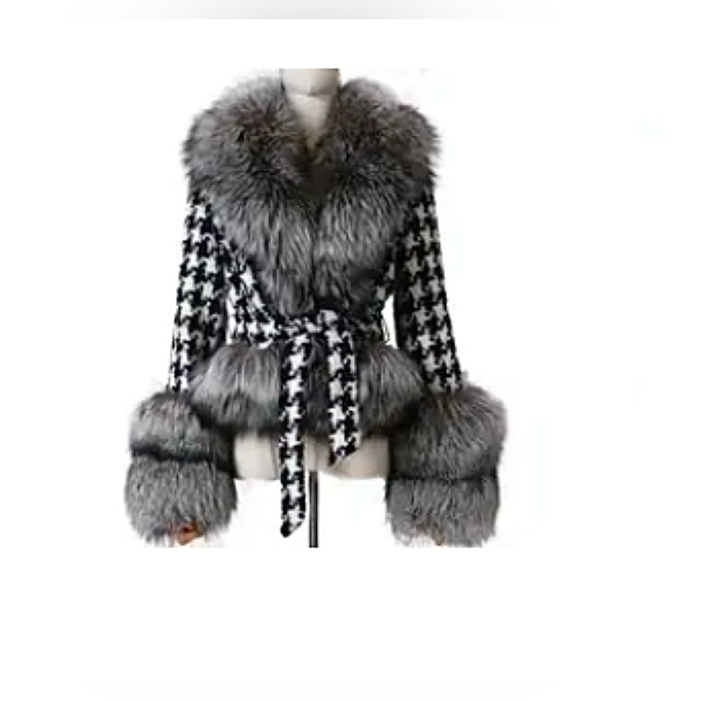 Brand new, never worn houndstooth coat with fur trim. Perfect condition.